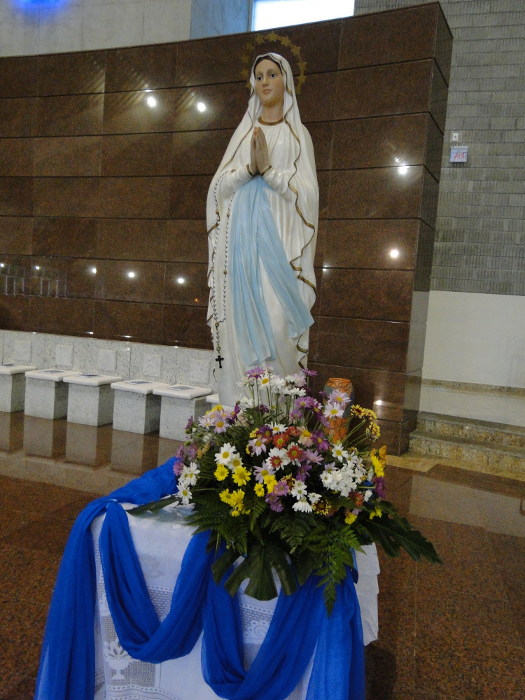 3. Maria no altar 
