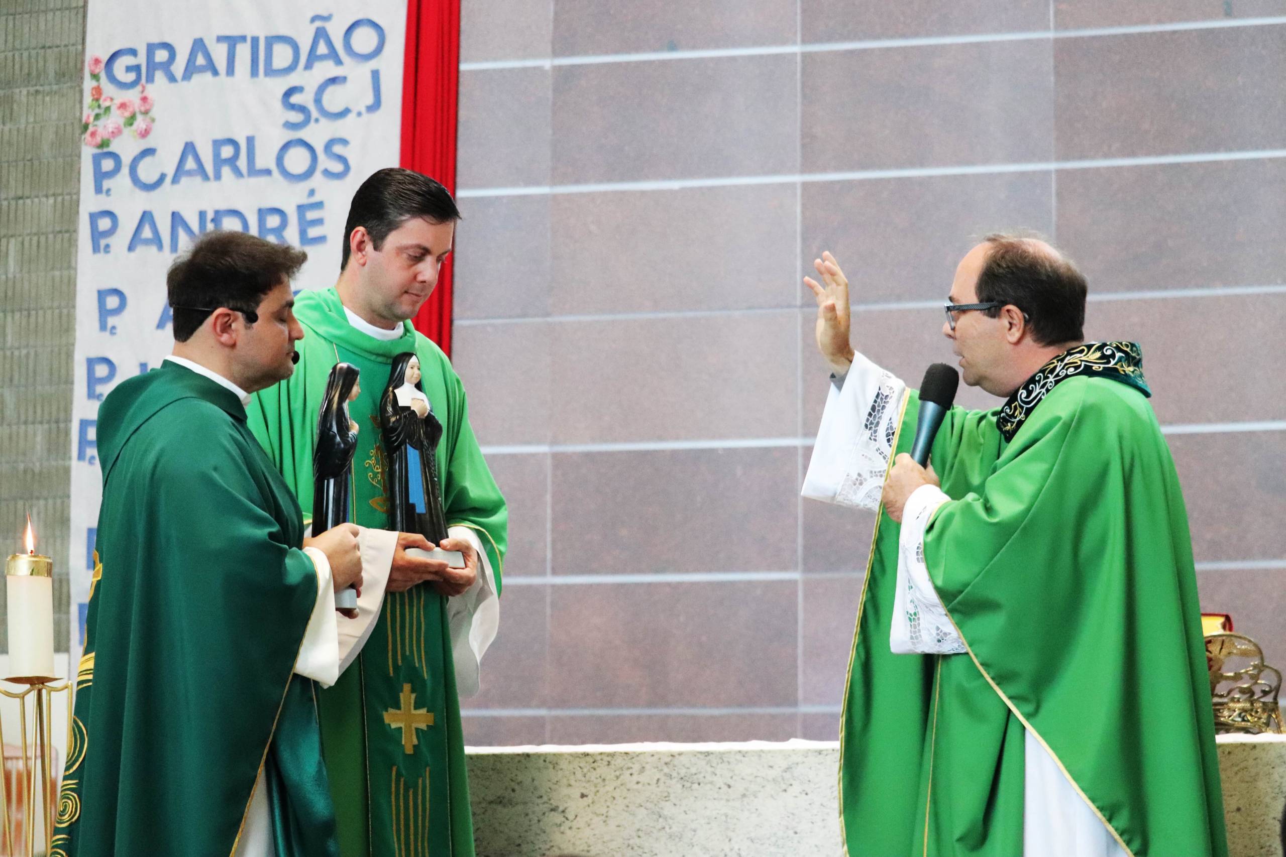 Padres do SCJ se despedem do Santuário Santa Paulina