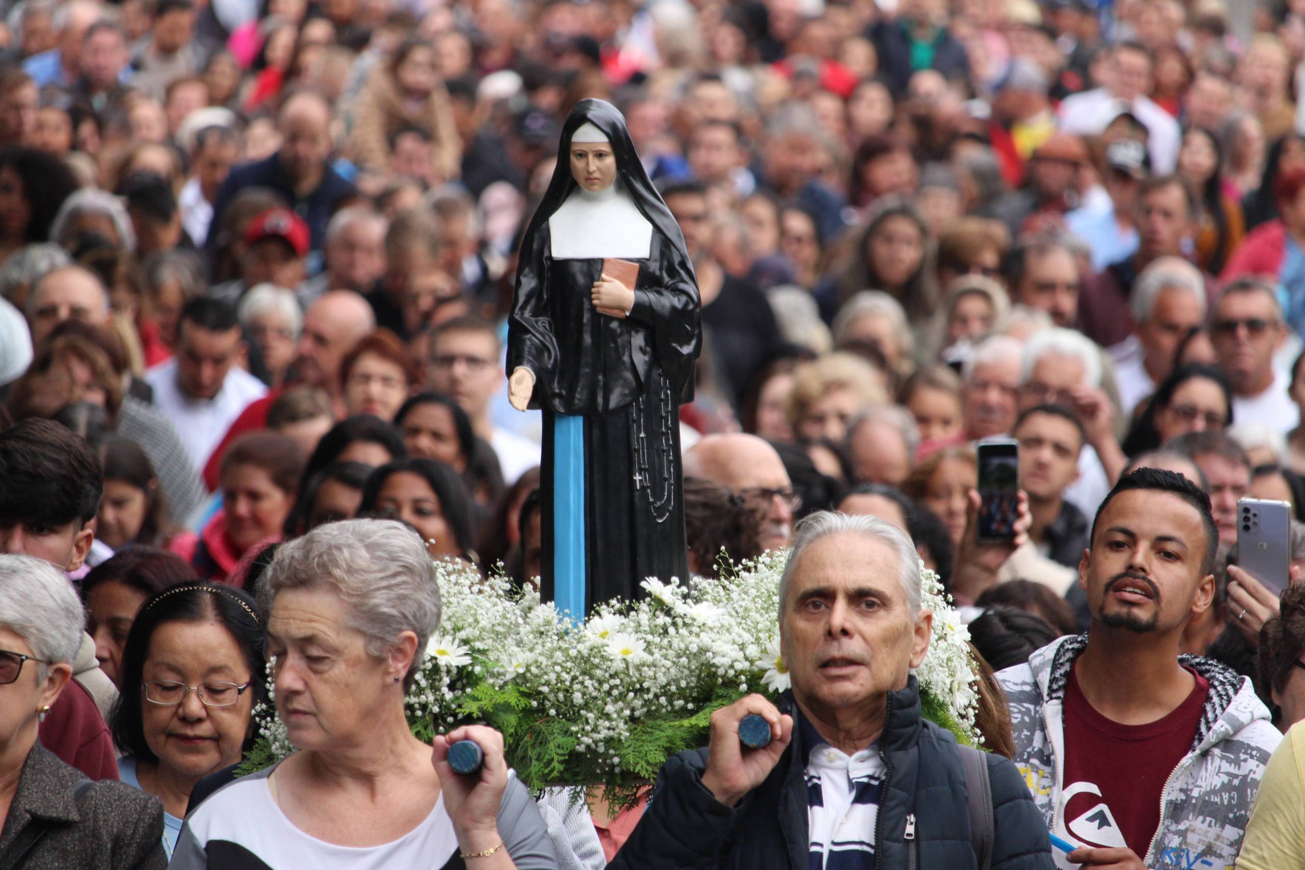 32ª Festa de Santa Paulina levou fiéis as ruas de Vígolo