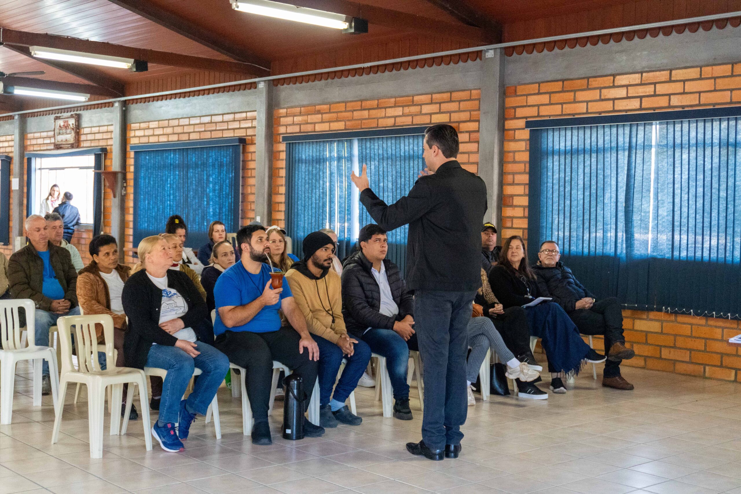 Colaboradores do Santuário Santa Paulina participam de palestra sobre acolhida e escuta com Irmão Alan da TV Aparecida