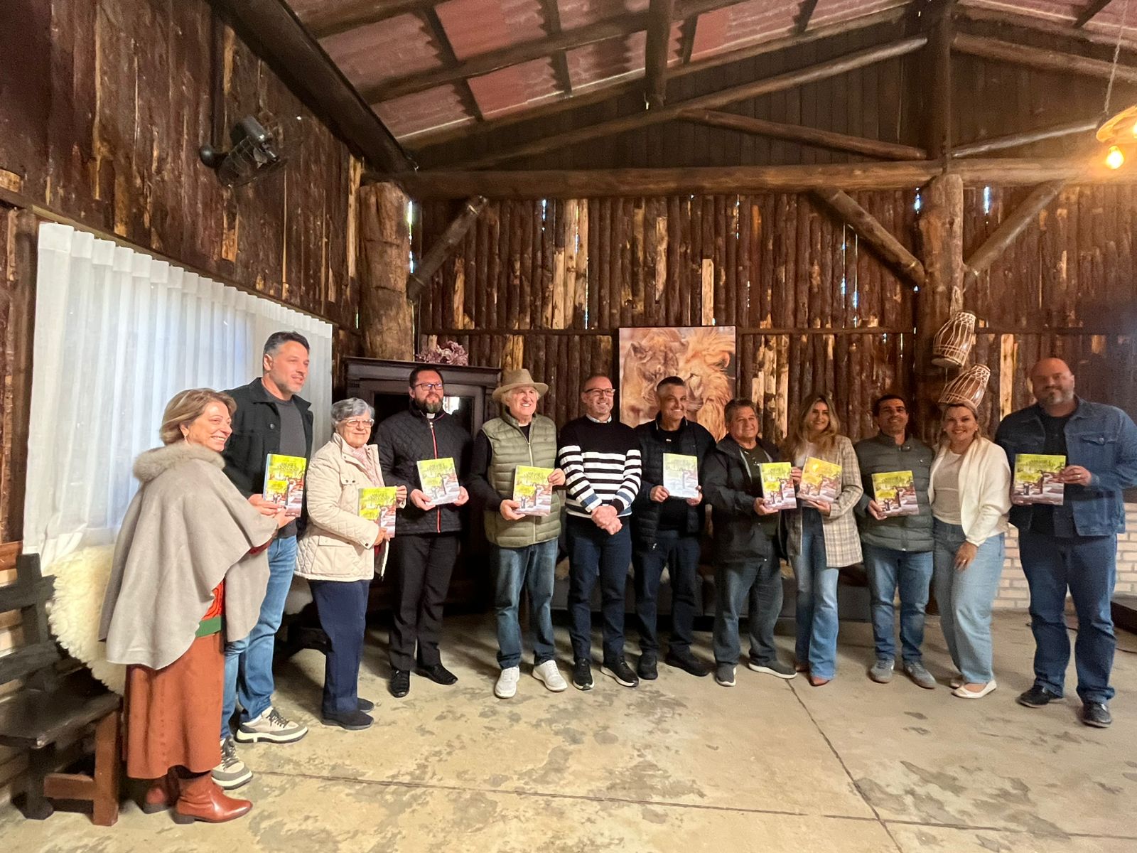 Representantes dos municípios e do Sebrae reunidos no encontro da Governança do Roteiro Amabilíssimo